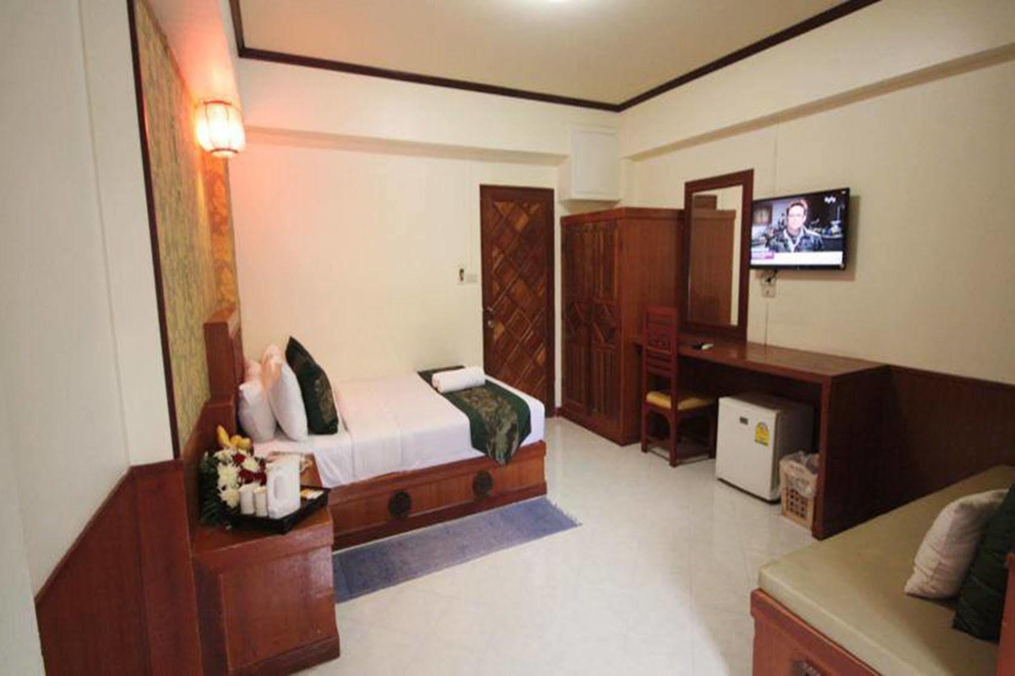 Thana Hotel Chiang Mai Exterior photo