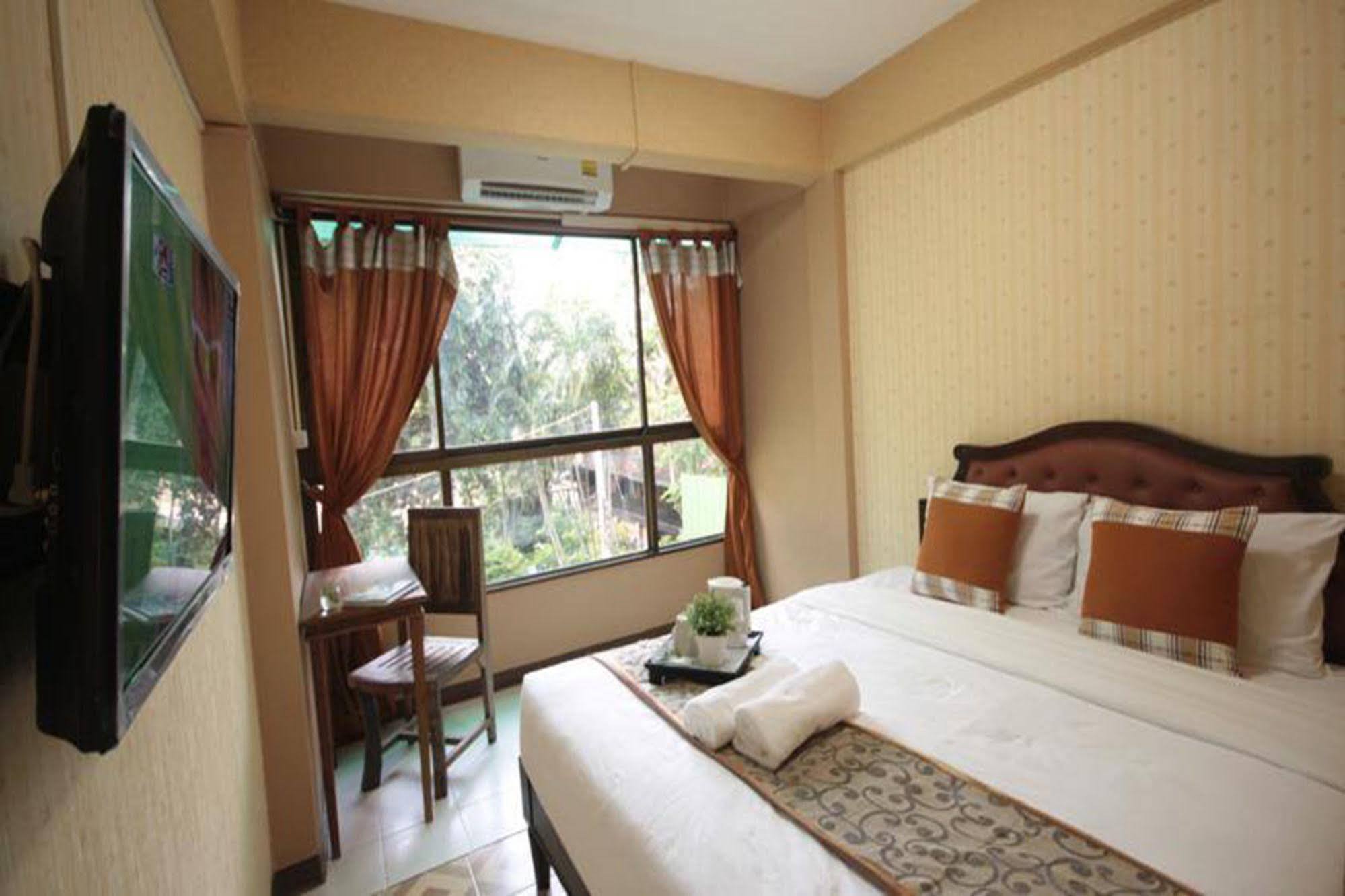 Thana Hotel Chiang Mai Exterior photo