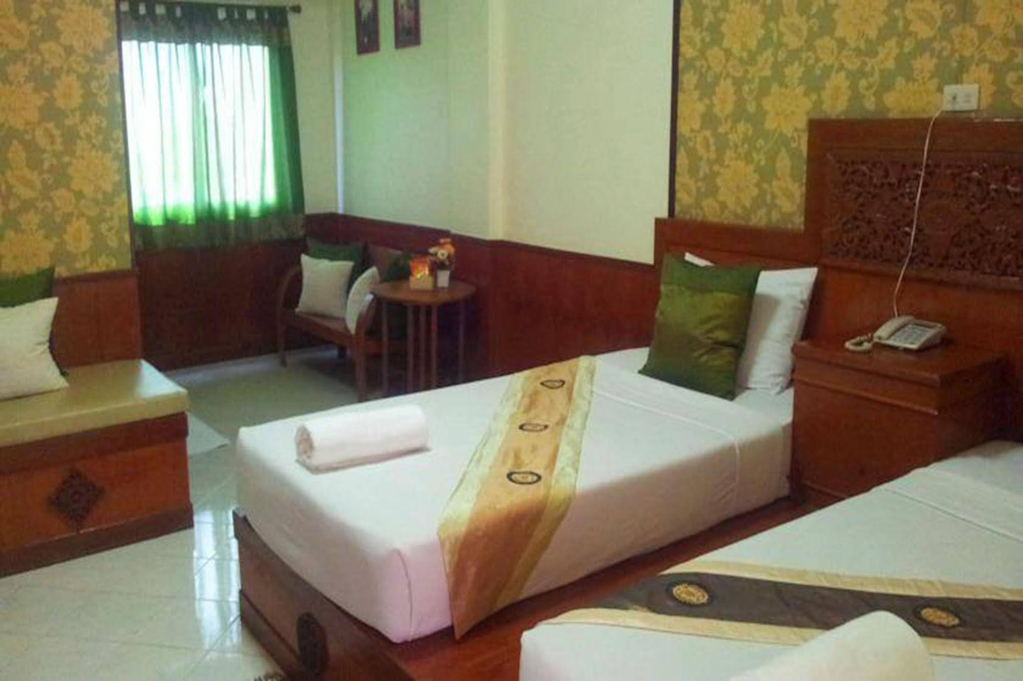 Thana Hotel Chiang Mai Exterior photo