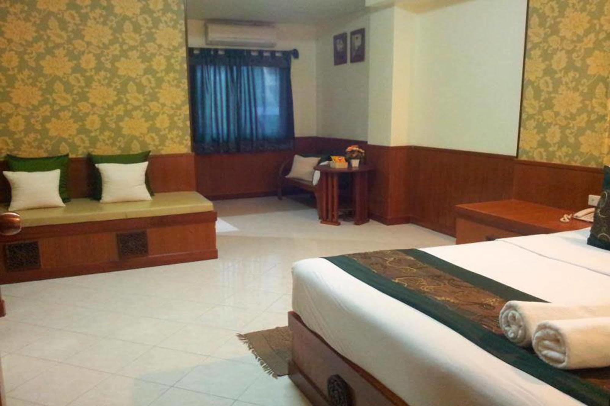 Thana Hotel Chiang Mai Exterior photo